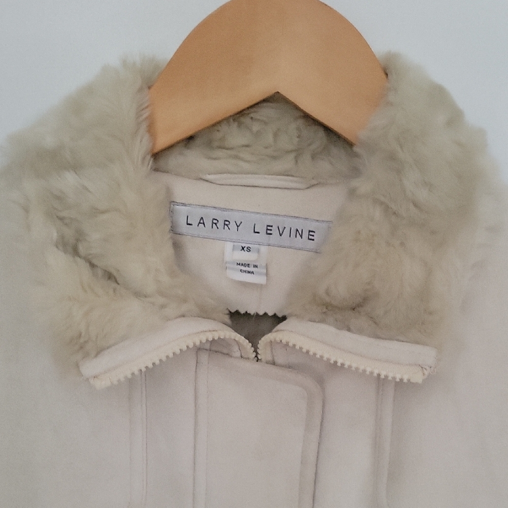 Larry Levine Off-White Coat with Plush Collar